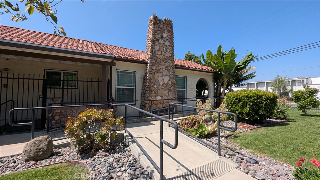 534 N Campus Avenue