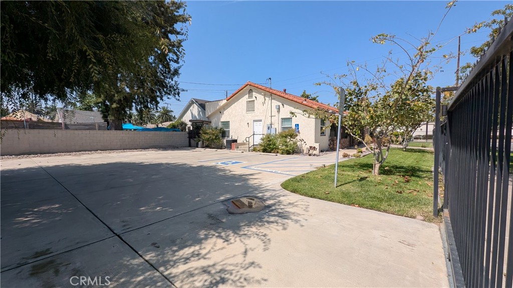 534 N Campus Avenue