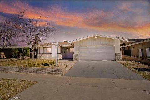 Photo of 45638 Fig Ave, Lancaster, CA 93534 (MLS # SR26052815)
