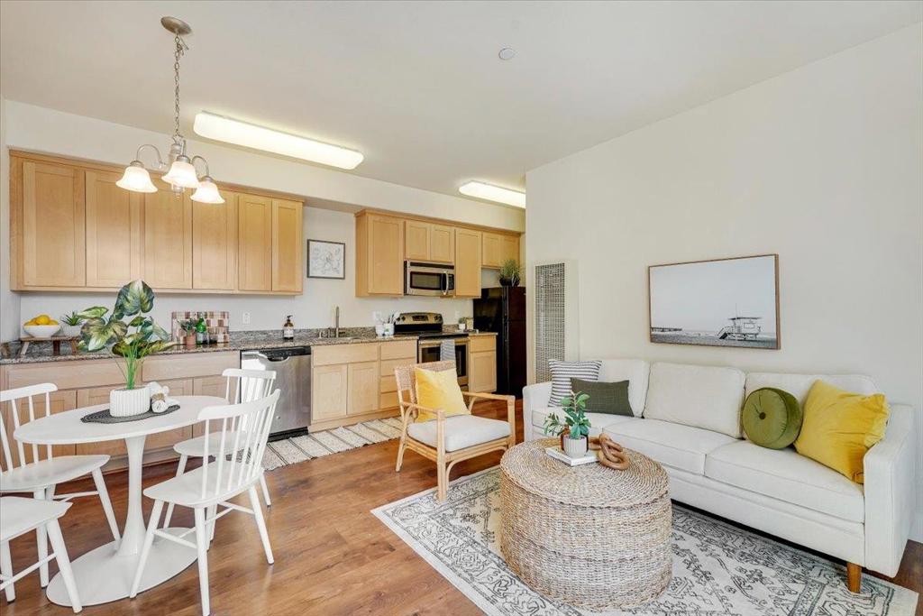 224 Laurel B202