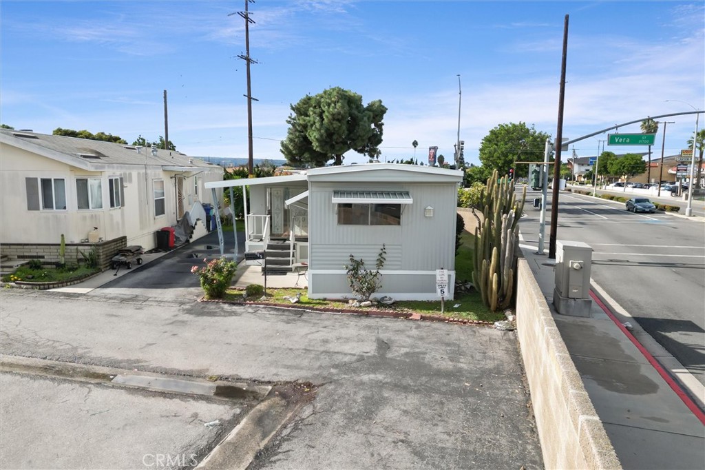 1502 E Carson Street 105