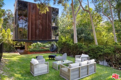 Photo of 4046 Stoneybrook Drive, Sherman Oaks, CA 91403 (MLS # 26832049)