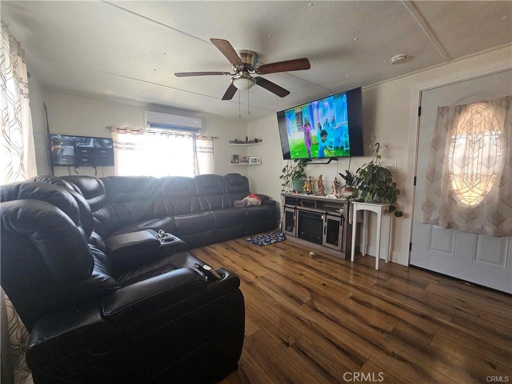 350 San Jacinto 143