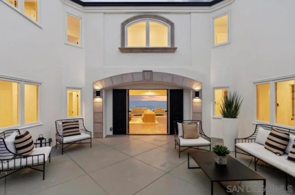 La Jolla, California 92037, United States, 4 Bedrooms Bedrooms, ,5 BathroomsBathrooms,Residential,Active,162691