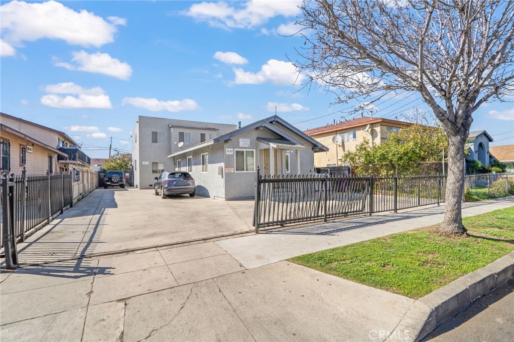 1035 Orange Avenue is a 6-unit stabilized multifamily property in City of Long Beach featuring a strong unit mix of 5 two-bedroom, one-bath units and 1 three-bedroom, one-bath cottage-style unit. It boasts a Walkscore of 90, the property is located in an excellent rental location. Key highlights include partial copper plumbing, 50% renovated units, on-site parking, two cottage-style units, new windows in select units, recently painted exterior, roofs in good condition, upgraded electrical panels, and additional income from laundry and pets. Tenants enjoy local boutique shopping, dining, and restaurants.