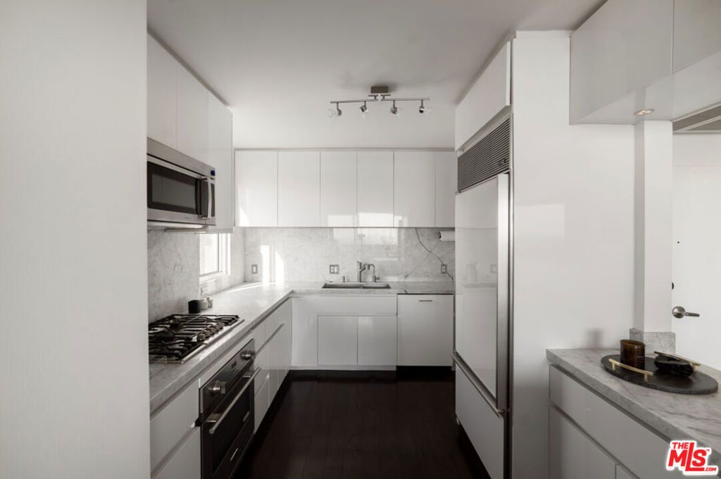 Photo of 8787 Shoreham Drive #510, West Hollywood, CA 90069 (MLS # 25483967)
