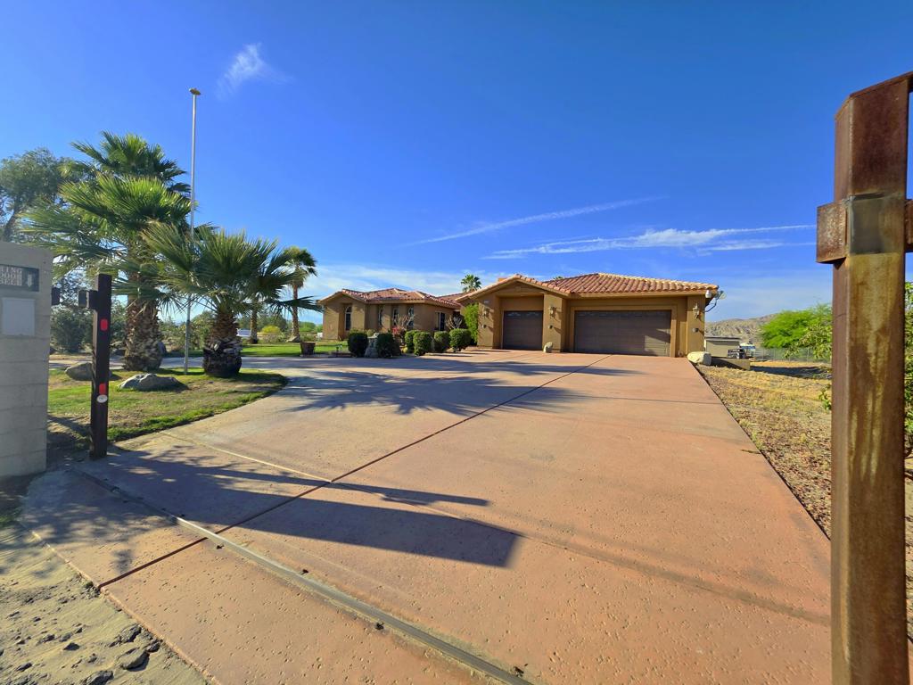 75710 Avenida Esparza