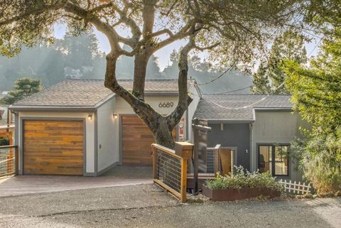 Photo of 6689 Exeter Dr Dr, Oakland, CA 94611 (MLS # 41122654)