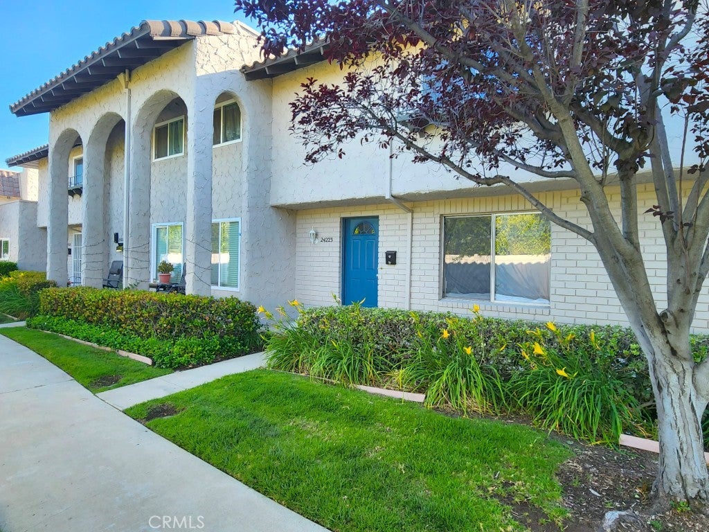 24223 La Glorita Circle