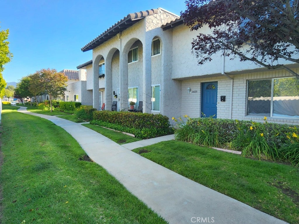 24223 La Glorita Circle