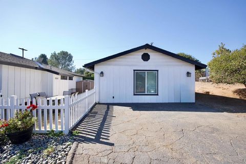 Photo of 2627 Havencrest Dr Dr, Fallbrook, CA 92028 (MLS # 260003091SD)