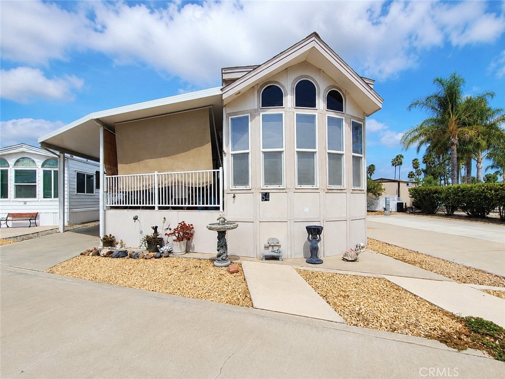 1295 S Cawston