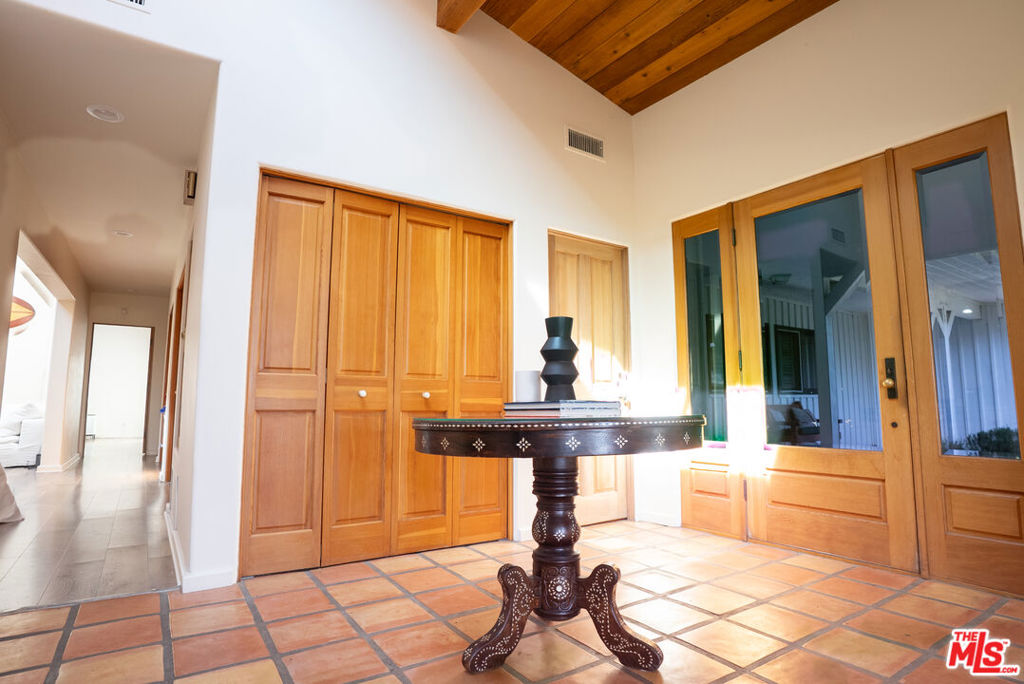 3825 Malibu Country Drive