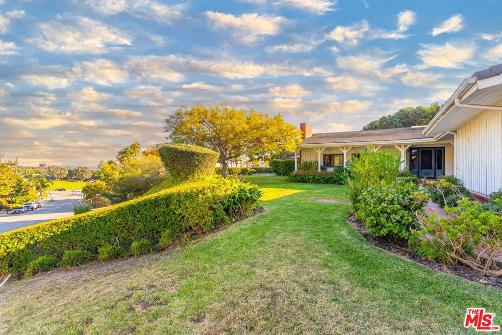 3825 Malibu Country Drive