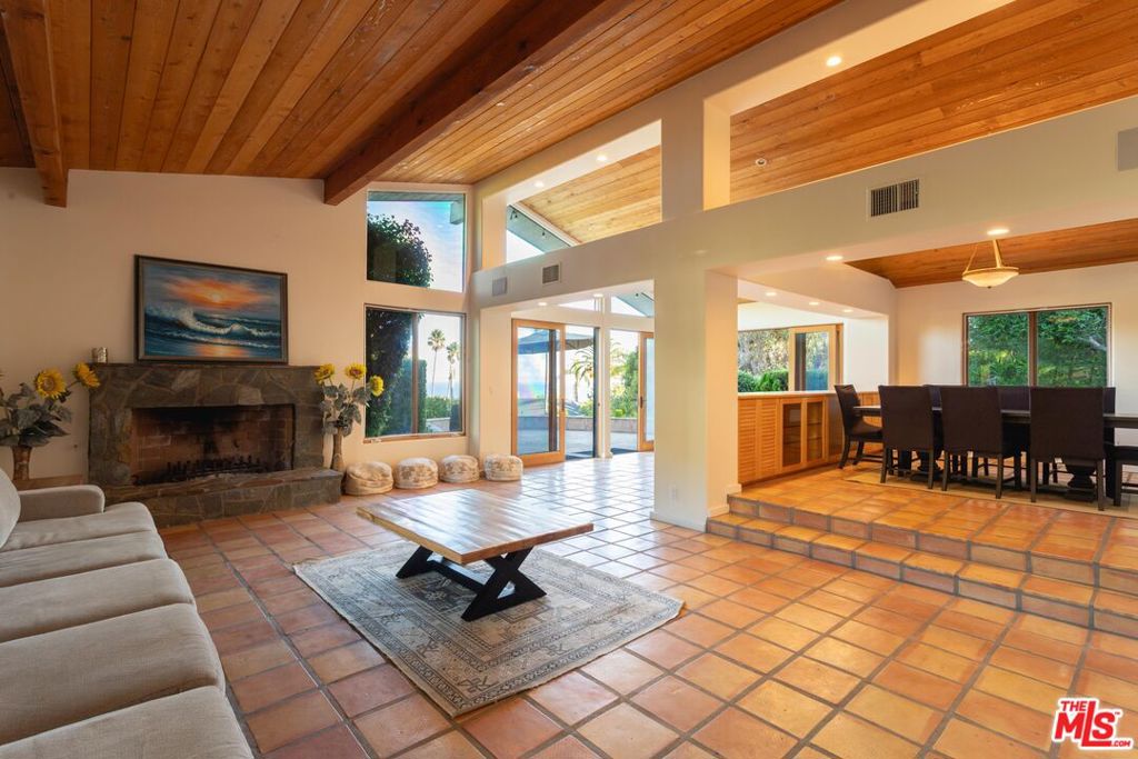 3825 Malibu Country Drive