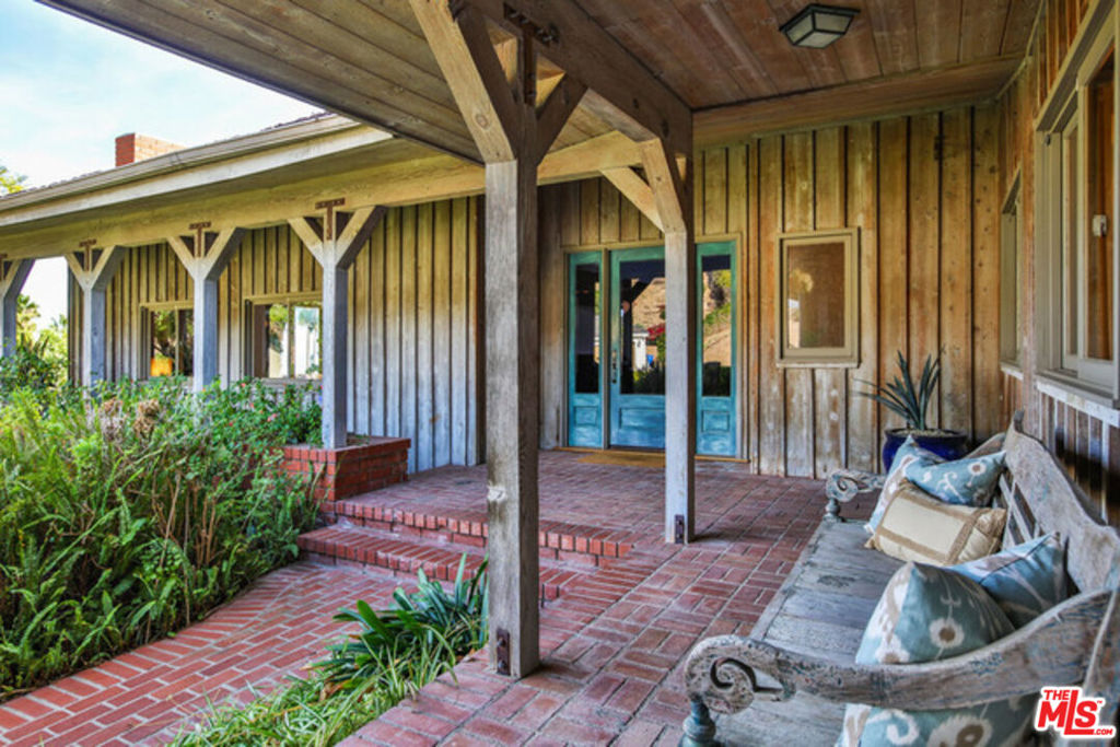 3825 Malibu Country Drive