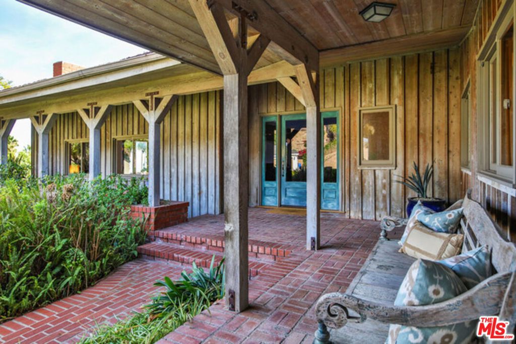 Photo of 3825 Malibu Country Drive, Malibu, CA 90265 (MLS # 26654415)