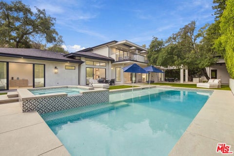 Photo of 17401 Rancho Street, Encino, CA 91316 (MLS # 26834909)