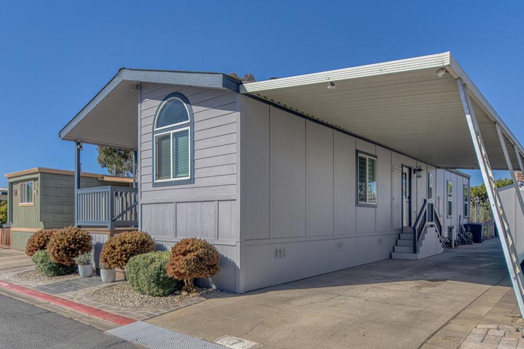 255 E Bolivar Street 7