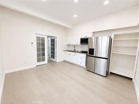 Photo of 19520 Hart Street, Reseda, CA 91335 (MLS # SR26135746)
