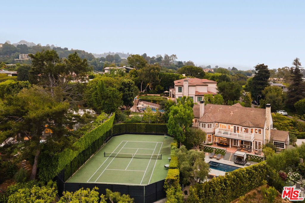 Photo of 253 Ashdale Place, Los Angeles, CA 90049 (MLS # 25584867)