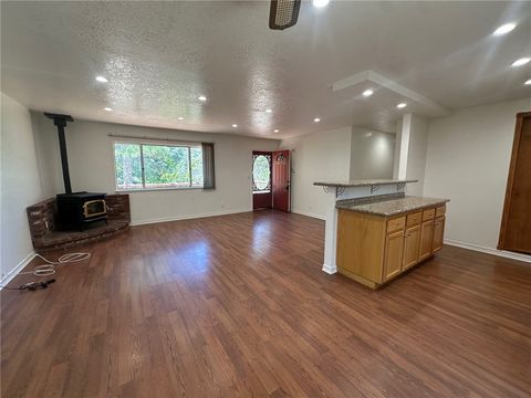 Photo of 2100 Zermatt Dr, Pine Mountain Club, CA 93222 (MLS # SR26084429)
