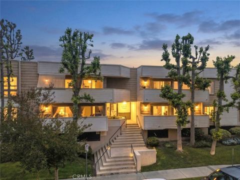 Photo of 9950 Jordan Avenue #10, Chatsworth, CA 91311 (MLS # SR26071804)