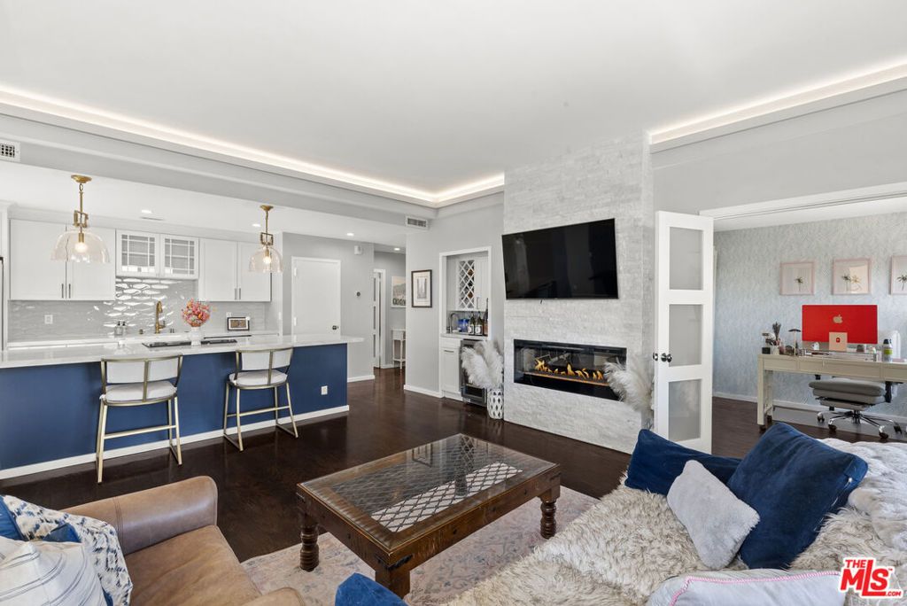Photo of 7250 Franklin Avenue #616, Los Angeles, CA 90046 (MLS # 25534465)