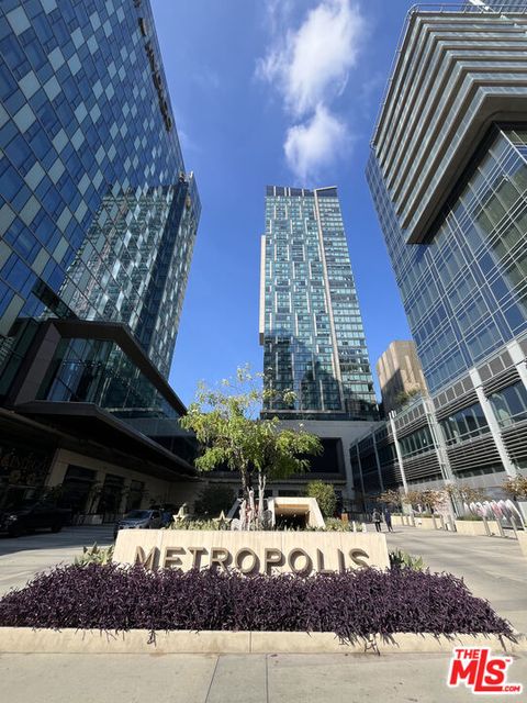 Photo of 889 Francisco Street #701, Los Angeles, CA 90017 (MLS # 25625369)