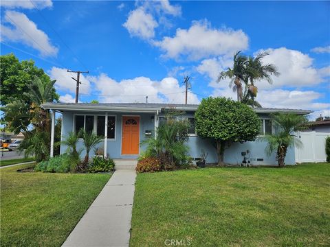 Photo of 2001 Carfax Ave, Long Beach, CA 90815 (MLS # PW26088201)