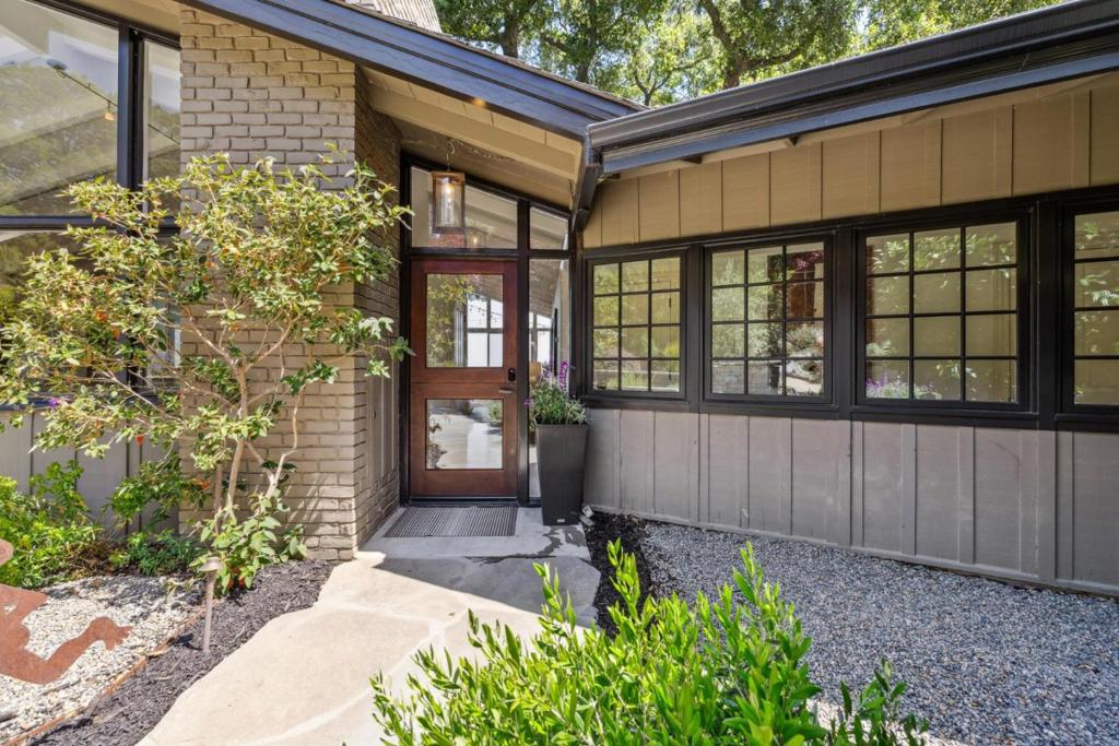 138 Bolivar Lane