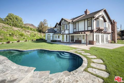 Photo of 27437 WINDING Way, Malibu, CA 90265 (MLS # 26834515)