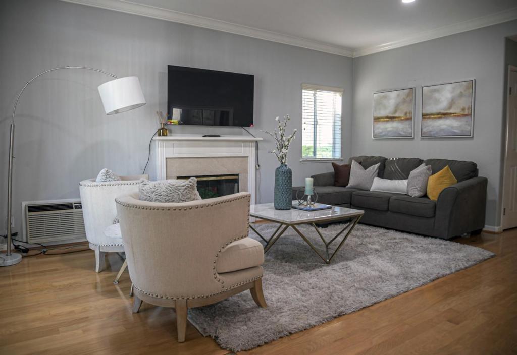 2968 Moorpark Avenue 17