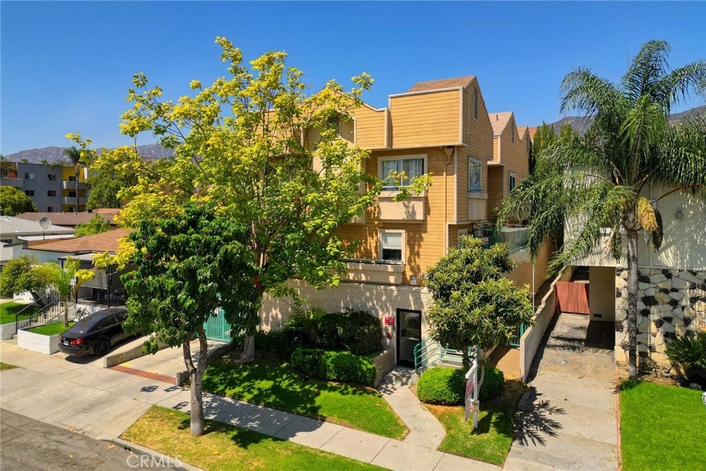 1421 5th ST 10, Glendale CA 91201