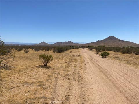 Photo of 0 Burbank Street, Apple Valley, CA 92307 (MLS # HD26121179)