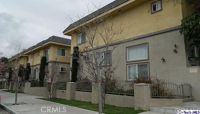 Built in 2007, adjacent to Sherman Oaks, Town House with private garage, 3 Bedrooms & 2 1/2 Baths. 1510 sqft , washer & dryer hook up.