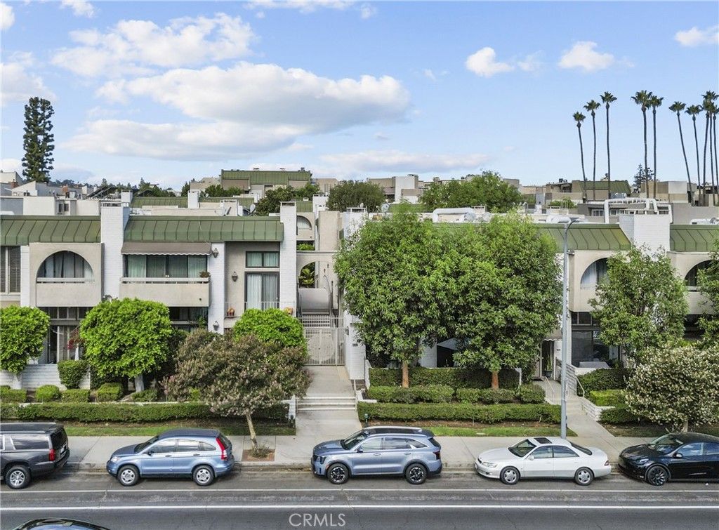 Photo of 5305 White Oak Avenue #K, Encino, CA 91316 (MLS # SR25124783)