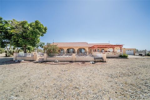 Photo of 12274 Mountain RD, Pinon Hills, CA 92372 (MLS # IV26103027)