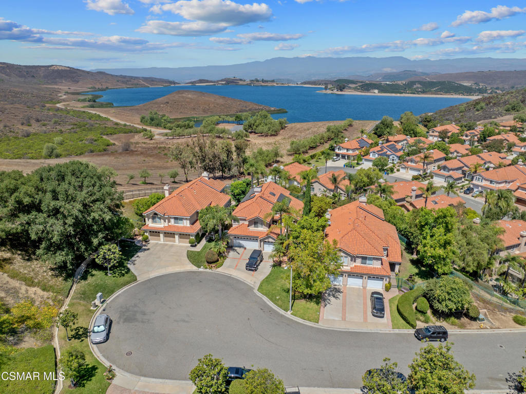 393 Cliffhollow Court