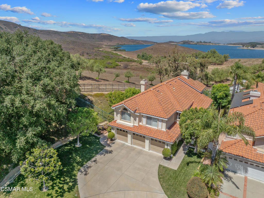 393 Cliffhollow Court