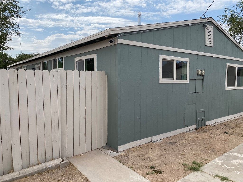 Photo of 113 W Fredricks Street, Barstow, CA 92311 (MLS # DW25278622)