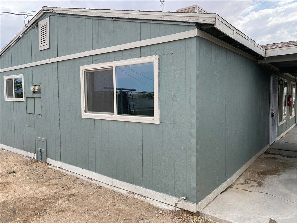 Photo of 113 W Fredricks Street, Barstow, CA 92311 (MLS # DW25278622)