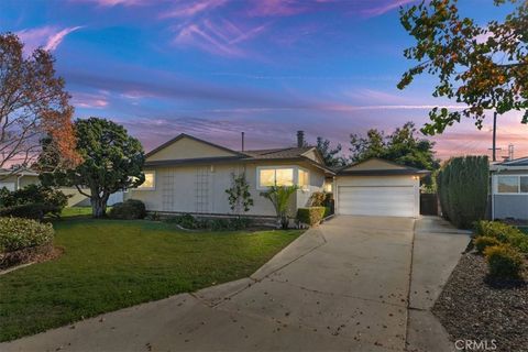 Photo of 2122 W Harle Ave, Anaheim, CA 92804 (MLS # IV25274802)
