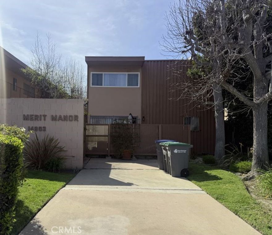 Beautiful immaculate condominium in a very quiet neighborhood, a must see.

back in the market!!!! great opportunity!