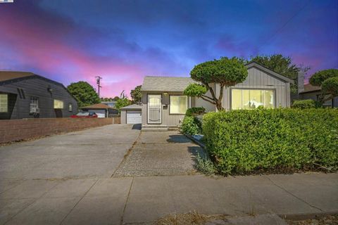 Photo of 24576 Oneil Ave Ave, Hayward, CA 94544 (MLS # 41108873)