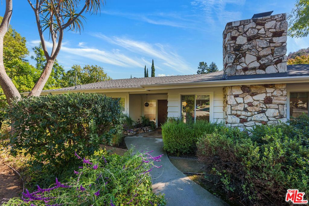 Photo of 3600 Loadstone Drive, Sherman Oaks, CA 91403 (MLS # 25608313)