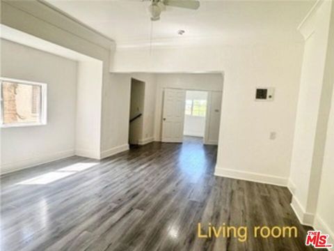 Photo of 204 W 52nd Place, Los Angeles, CA 90037 (MLS # 26773727)