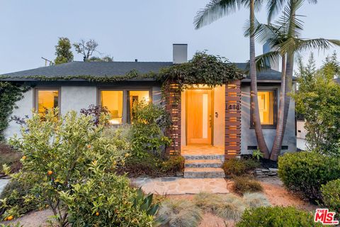 Photo of 1414 Bay Street, Santa Monica, CA 90405 (MLS # 26840075)