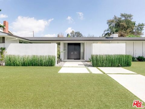 Photo of 5470 Katherine Avenue, Sherman Oaks, CA 91401 (MLS # 26668579)