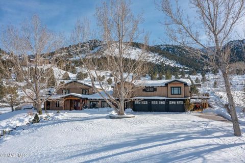 Photo of 716 Aspen Springs Ranch Road, Mammoth Lakes, CA 93546 (MLS # 225002613)